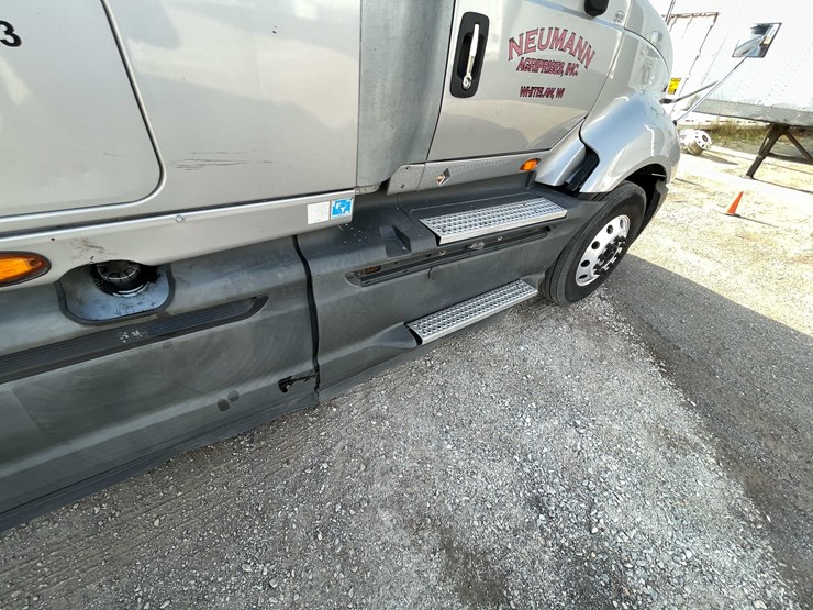 #200-•-2016-international-semi-tractor-(title-in-delay)-(denmark,-wi)-image-41