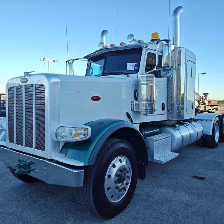 2015 PETERBILT 389