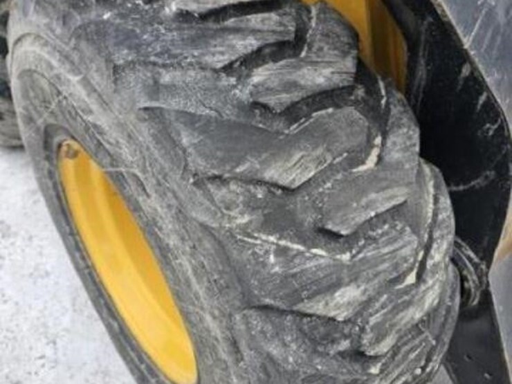 2020-deere-330g-image-19