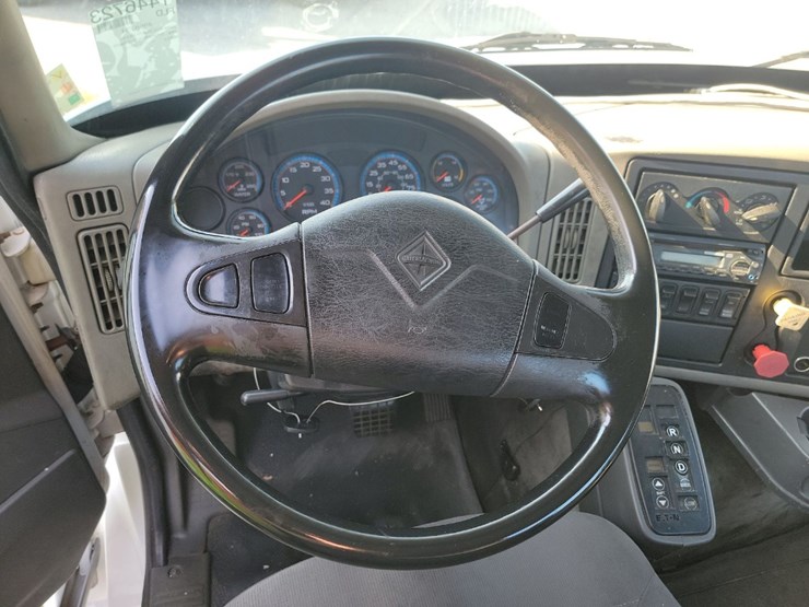 2009-international-8600-image-4