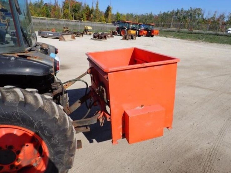 2011-kubota-m7040d-image-33