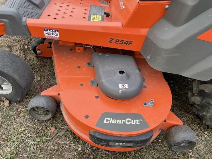 husqvarna-z254f-zero-turn-mower-image-6