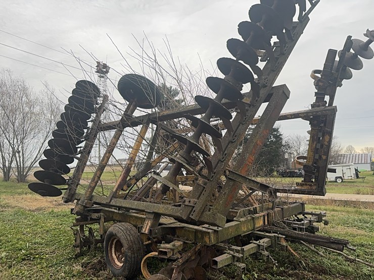 25’-wing-fold-disk,-poor-condition.--hydraulic-hoses-are-dry-rotted.--buyer-responsible-for-removal-image-14