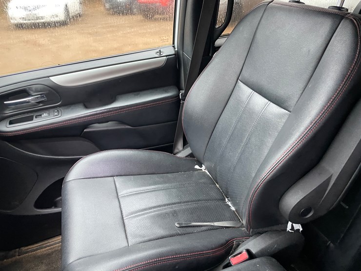 2017-dodge-grand-caravan-gt-image-33