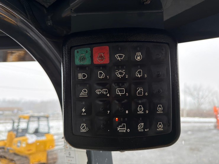 2022-deere-450k-image-25