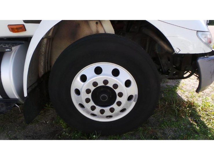 2009-international-8600-image-8