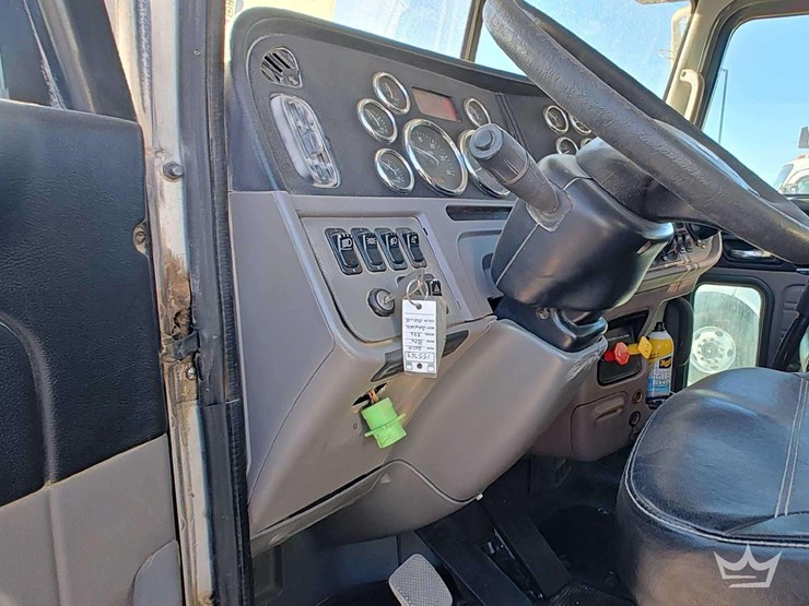 2012-peterbilt-386-image-21