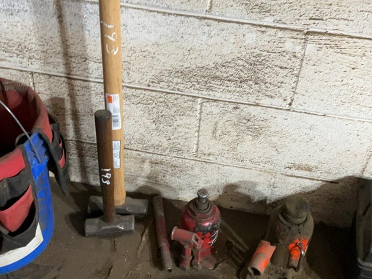 #193-•-air-impact-and-2-hydraulic-jacks-image-1