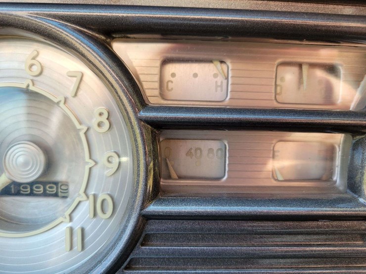 1948-packard-sedan-image-38