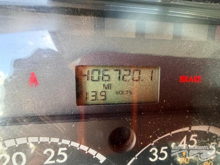 2012-freightliner-m2-112-medium-duty-roll-off-truck-image-18