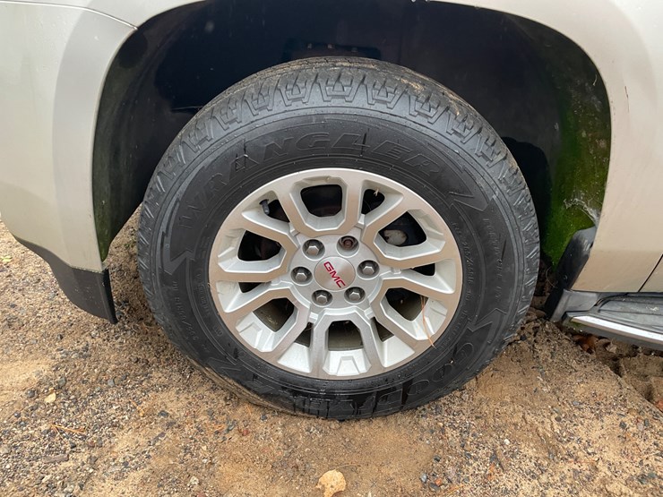 2015-gmc-yukon-slt-image-19