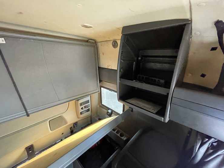 #200-•-2016-international-semi-tractor-(title-in-delay)-(denmark,-wi)-image-58