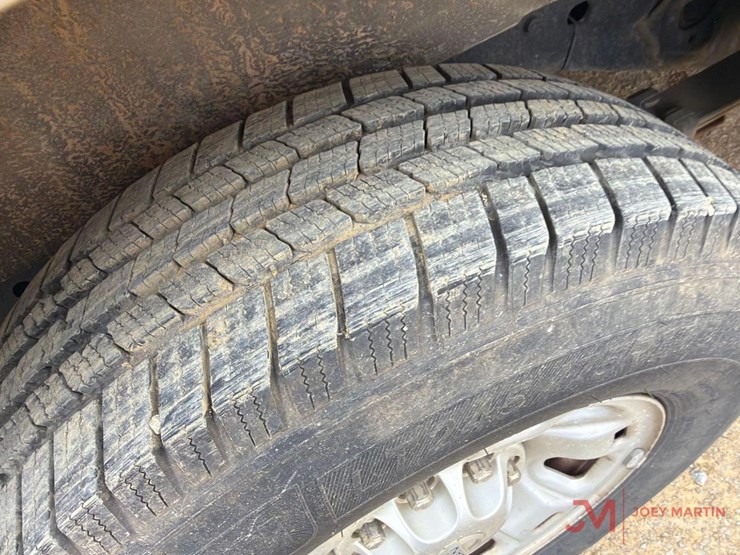 2013-nissan-nv3500hd-image-11