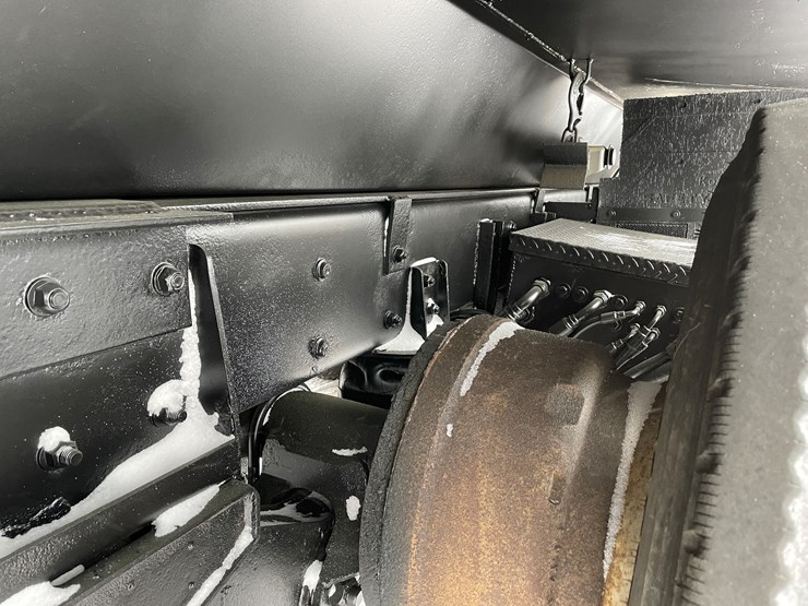 #234-•-2005-international-tri-axle-dump-truck-(has-wi-title)(mosinee,-wi)-image-11