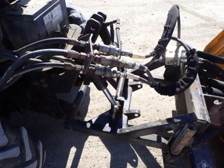 2008-kubota-m7040d-image-31