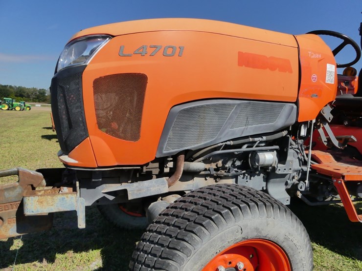 2017-kubota-l4701-image-8