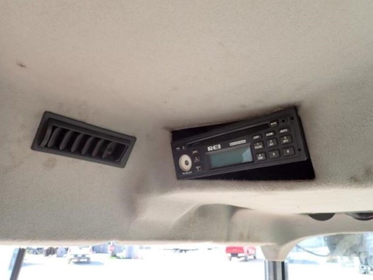 2011-kubota-m7040d-image-26