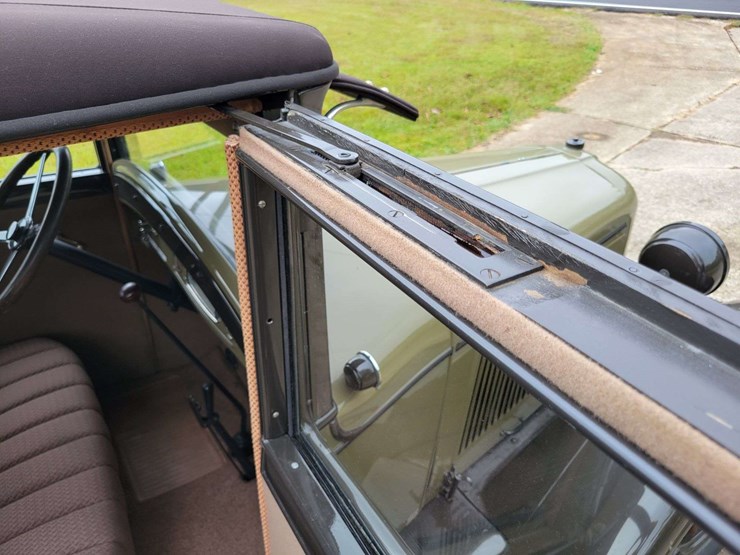 1928-pontiac-sedan-image-54