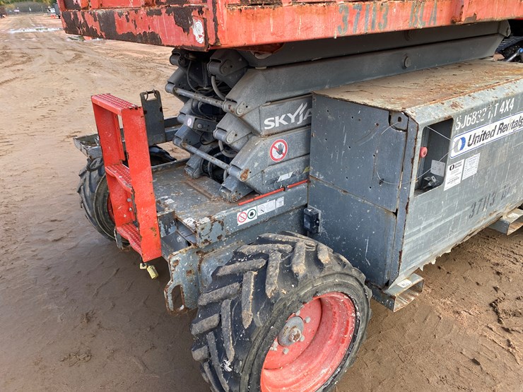 2016-skyjack-sj6832rt-image-22