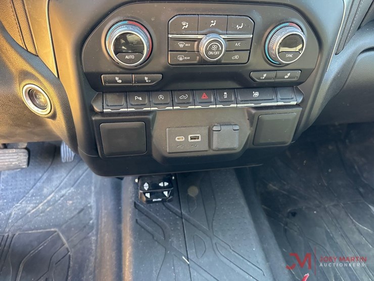 2022-chevrolet-silverado-1500-lt-image-35