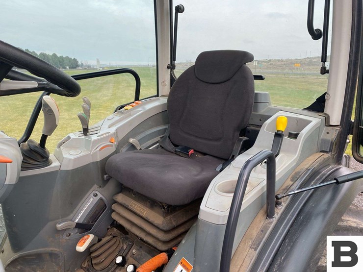 mccormick-x4.30v-tractor-image-37