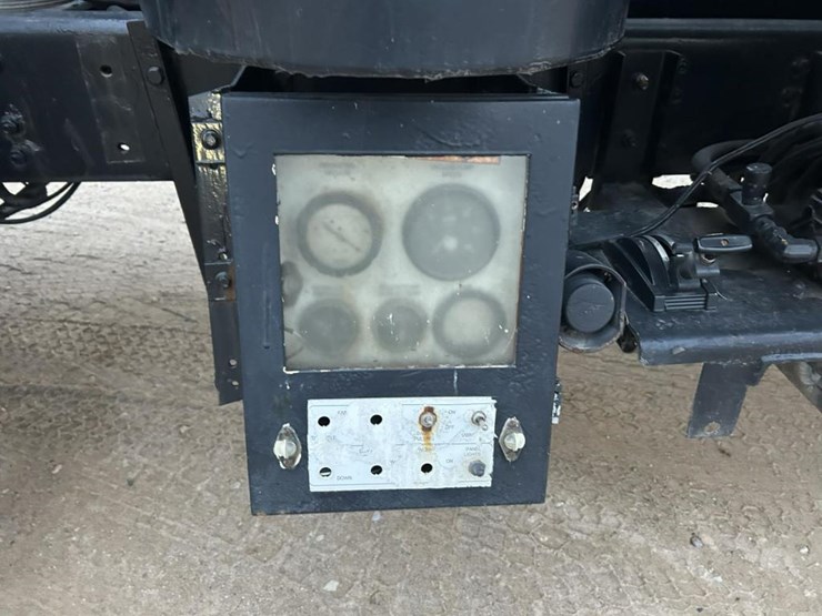 #1432-•-1992-volvo-(white-gmc)-vac-truck-image-19