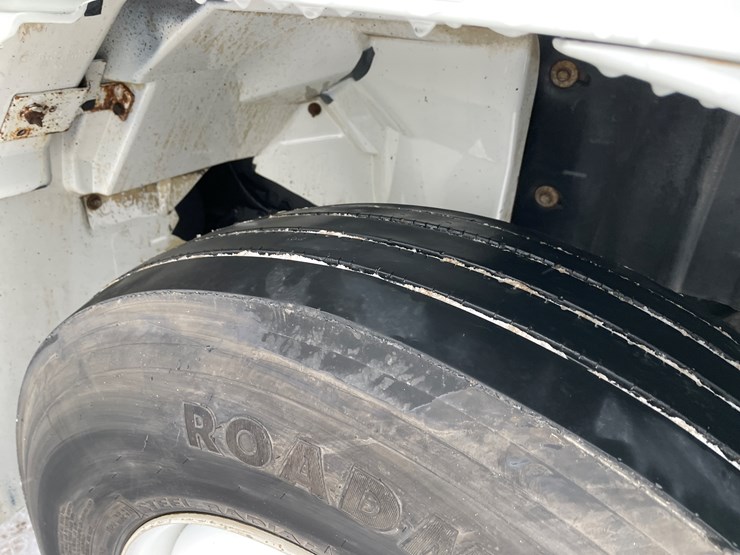 #236-•-2015-international-bucket-truck-(has-wi-title)(mosinee,-wi)-image-42