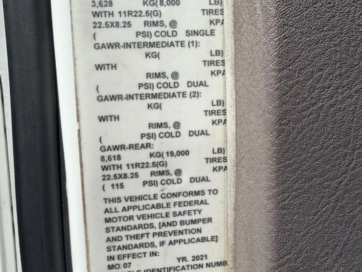 2022-freightliner-m2-box-truck-image-15