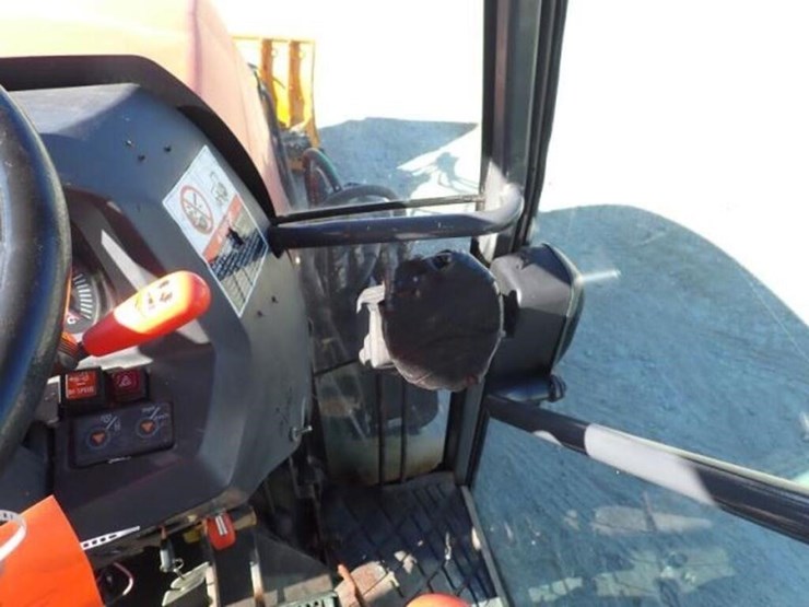 2011-kubota-m7040d-image-21