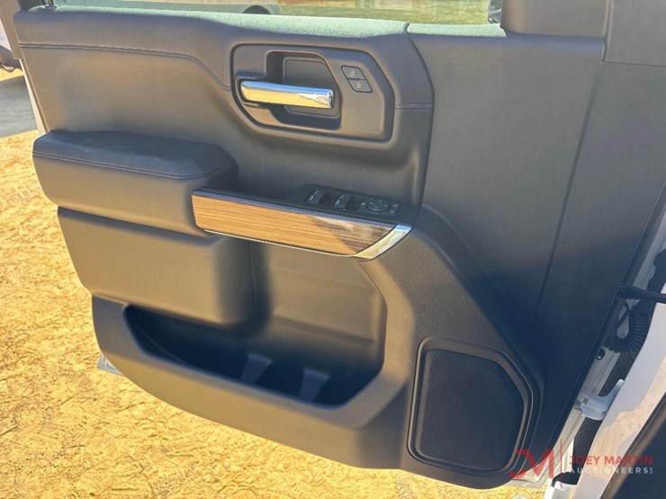 2022-chevrolet-silverado-1500-lt-image-39