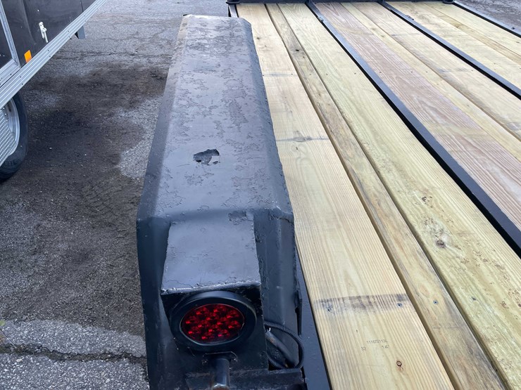 #1394-•-17'-tilt-deck-(no-title)-(of)-image-28