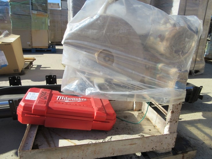 lot-of-truck-steps,-wet-tile-saw,-etc-image-2