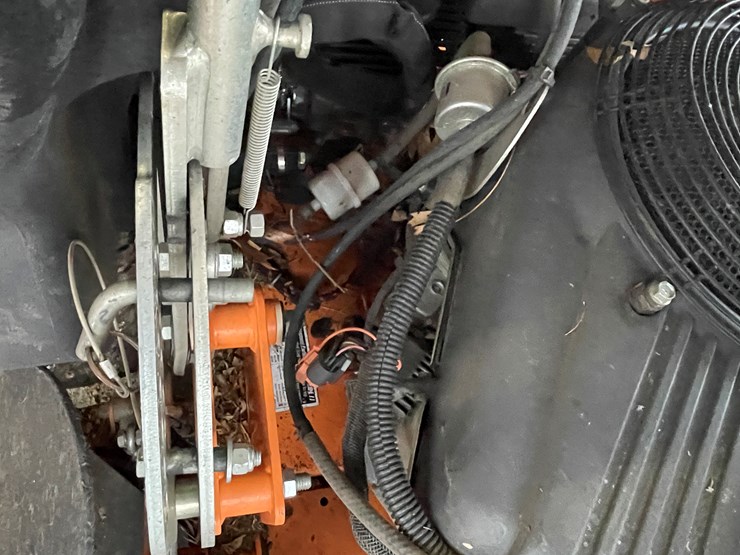 #2701-•-scag-v-ride-lawn-mower-(fall-creek,-wi)-image-20