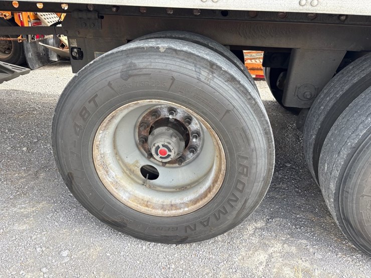 2009-utility-4000d-x-image-3