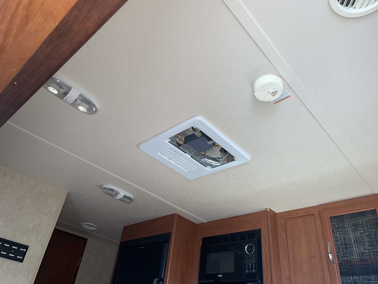 #1404-•-2015-salem-cruise-lite-camper-(no-title)-(of)-image-76