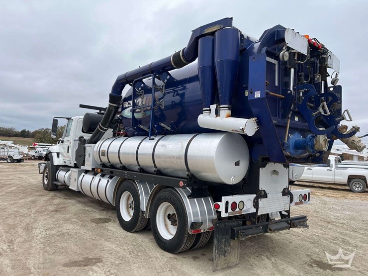 2010-international-7600-image-2