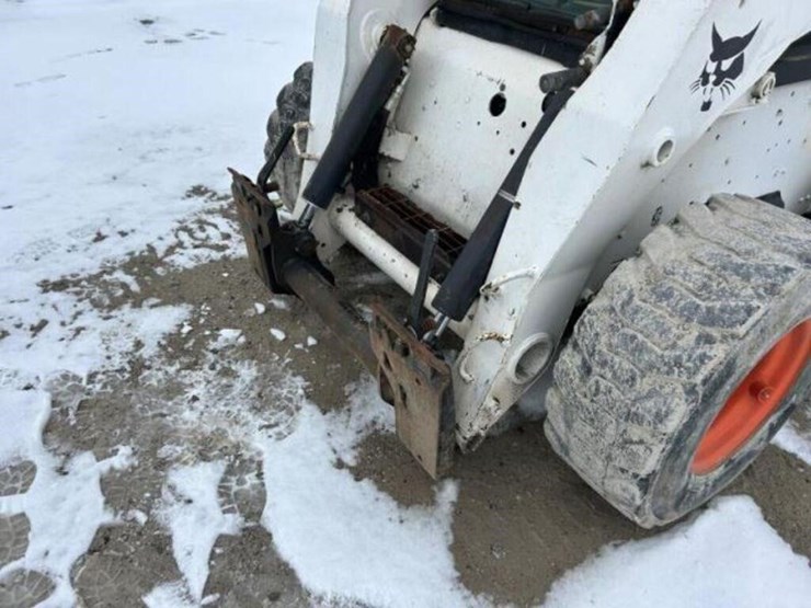 2010-bobcat-s300-image-18