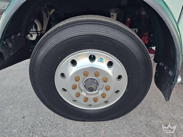 2015-peterbilt-389-image-11