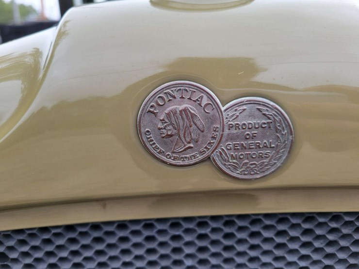 1928-pontiac-sedan-image-22