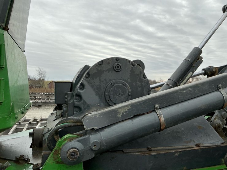 2016-deere-648l-image-44