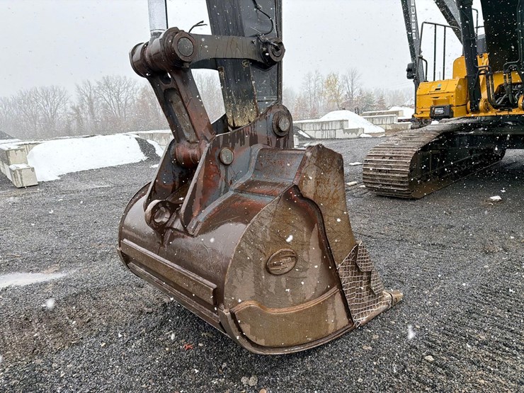 2017-deere-470g-lc-image-15