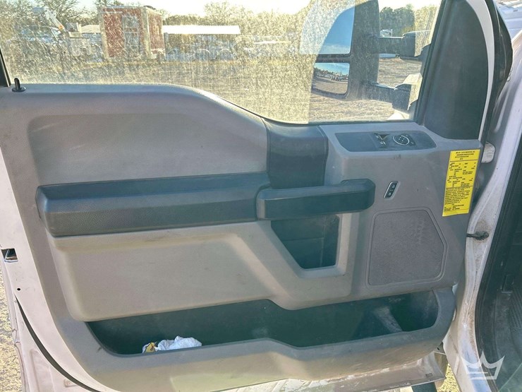 2019-ford-f550-image-11