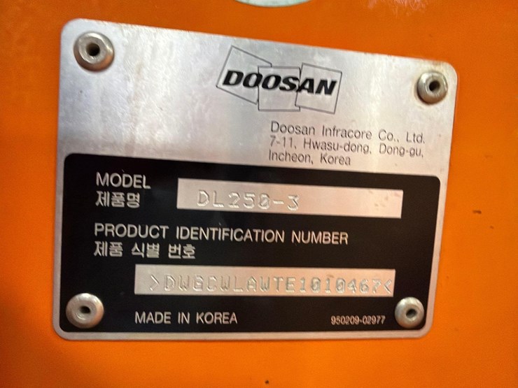 2015-doosan-dl250-3-image-2