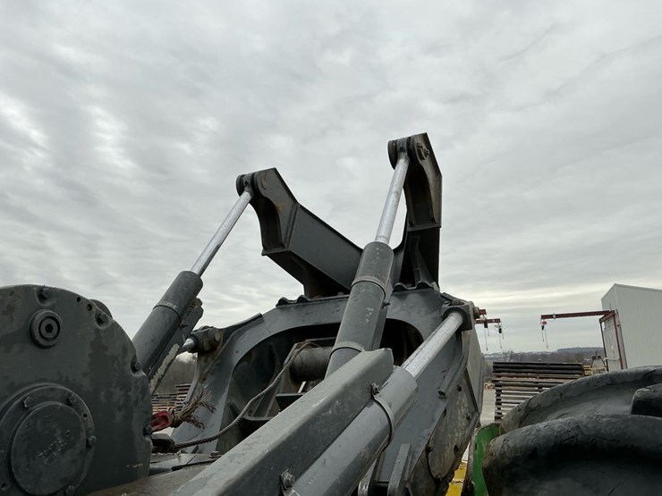 2016-deere-648l-image-45