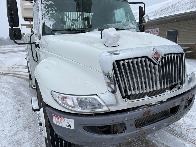 #236-•-2015-international-bucket-truck-(has-wi-title)(mosinee,-wi)-image-9