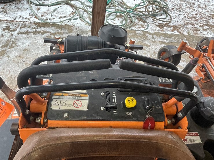 #2701-•-scag-v-ride-lawn-mower-(fall-creek,-wi)-image-14