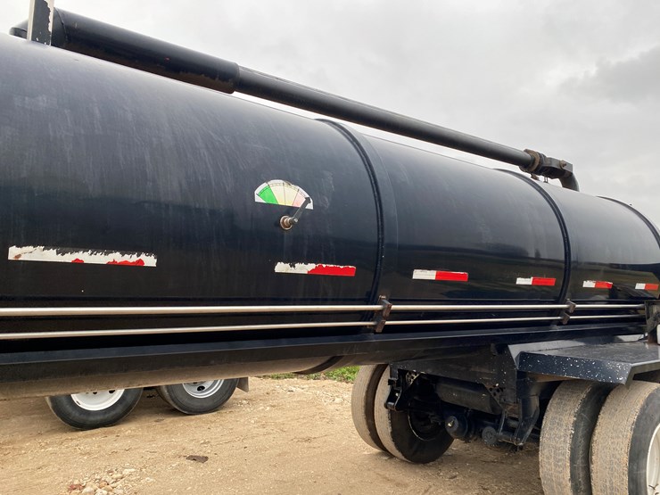 #1030-•-2014-northern-6000-gallon-semi-manure-tanker-trailer(has-wi-title)-(kewaunee,-wi)-image-30