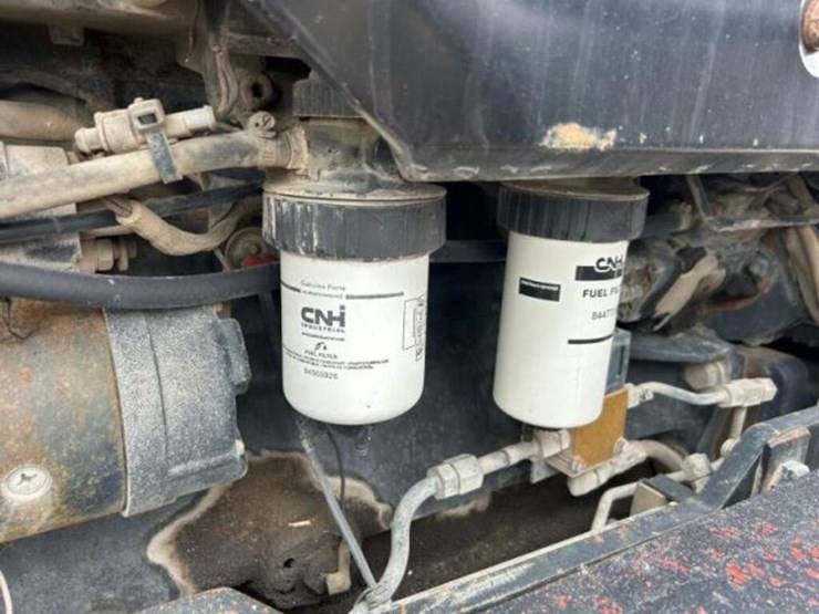 2008-new-holland-tv145-image-24