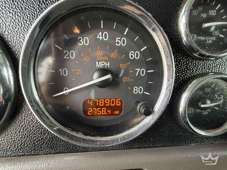 2018-peterbilt-389-image-11