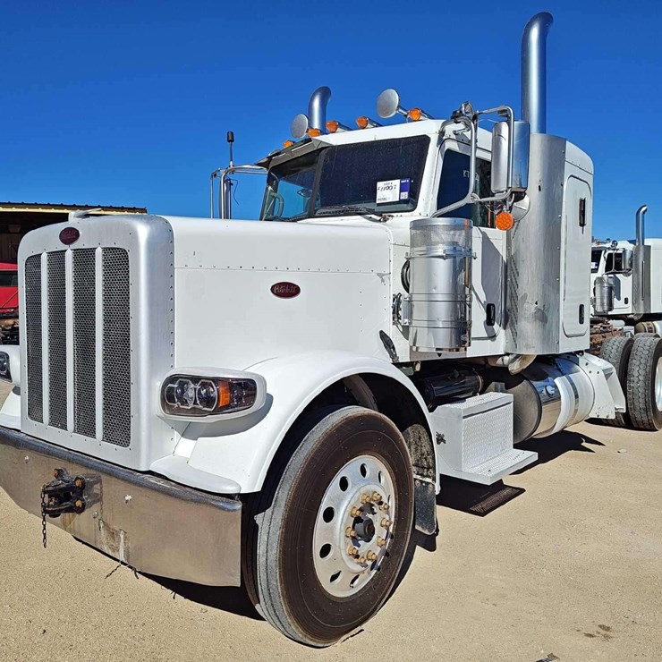 2016 PETERBILT 389